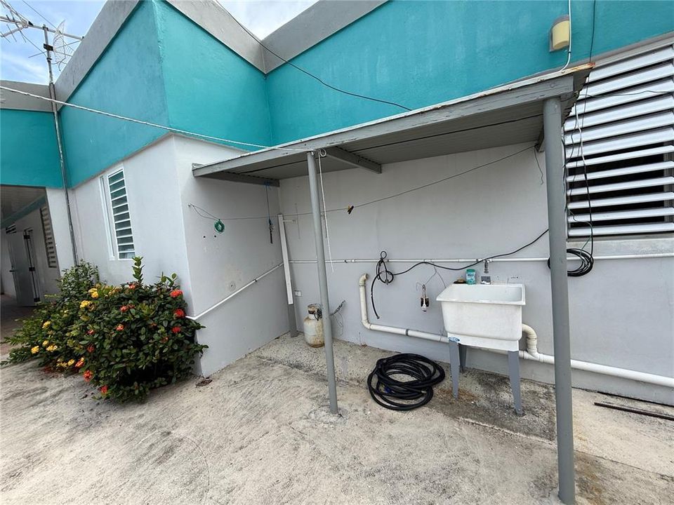 For Sale: $225,000 (4 beds, 3 baths, 1648 Square Feet)