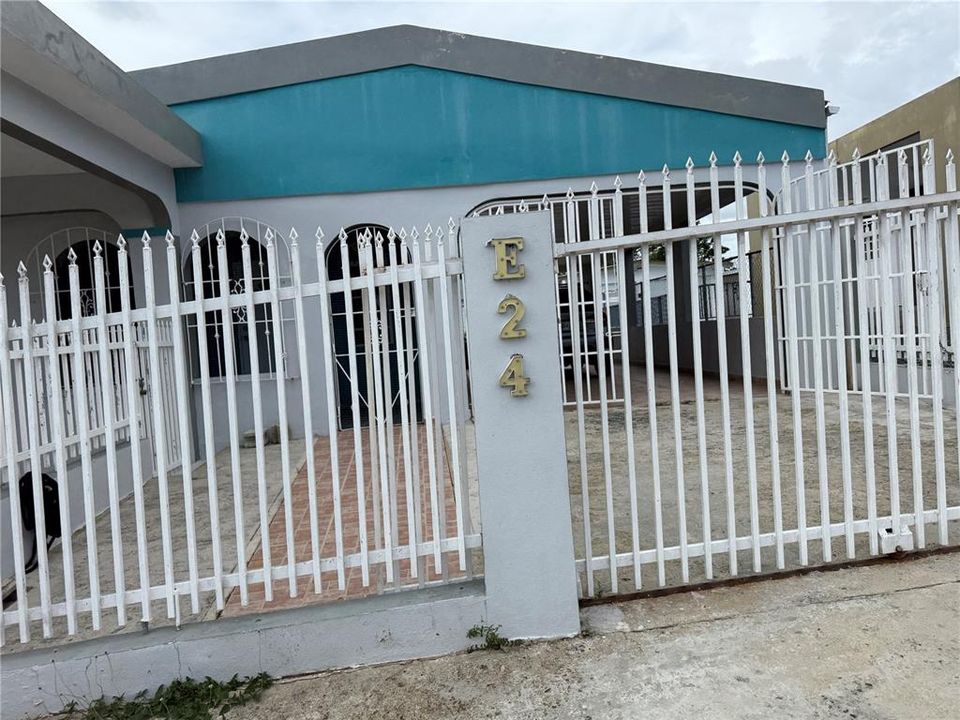 For Sale: $225,000 (4 beds, 3 baths, 1648 Square Feet)