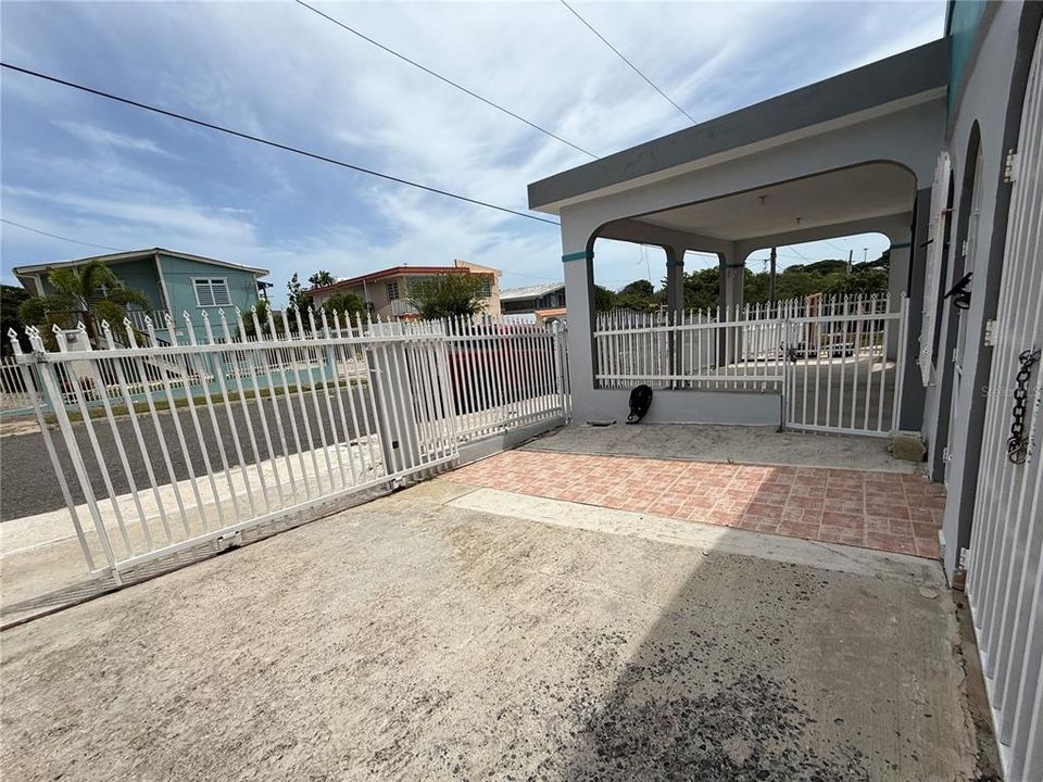 For Sale: $225,000 (4 beds, 3 baths, 1648 Square Feet)