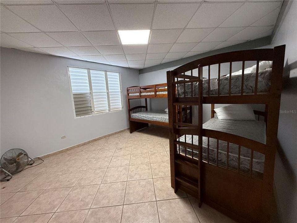 For Sale: $225,000 (4 beds, 3 baths, 1648 Square Feet)