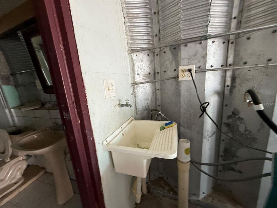 For Sale: $225,000 (4 beds, 3 baths, 1648 Square Feet)