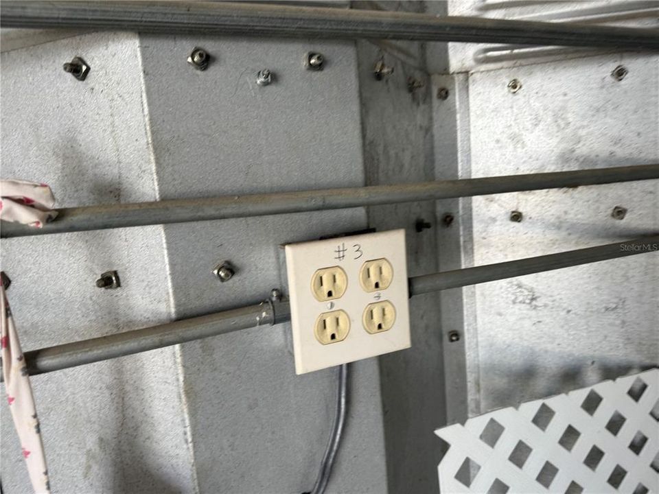 For Sale: $225,000 (4 beds, 3 baths, 1648 Square Feet)