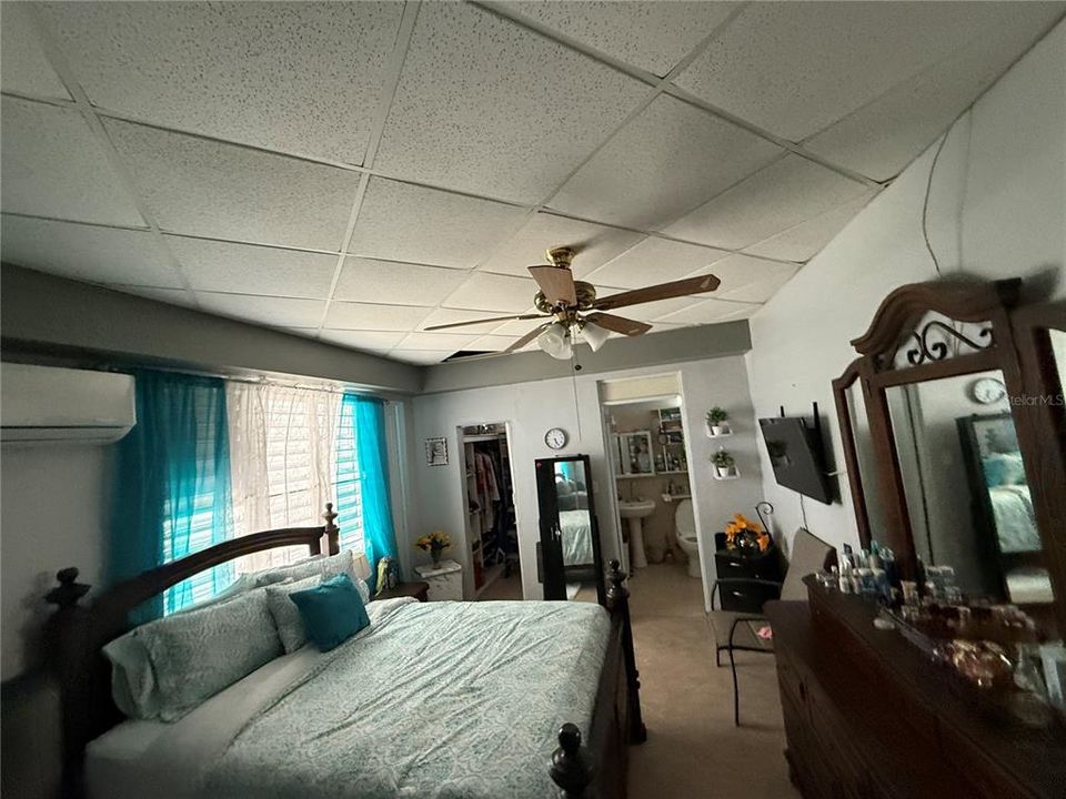 For Sale: $225,000 (4 beds, 3 baths, 1648 Square Feet)