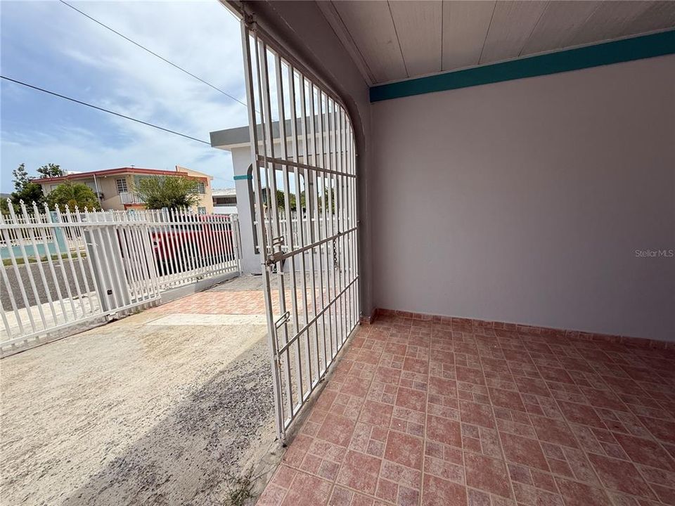 For Sale: $225,000 (4 beds, 3 baths, 1648 Square Feet)