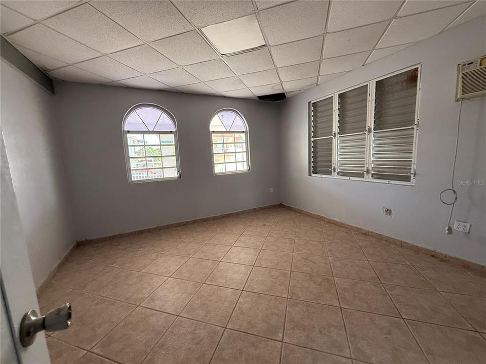 For Sale: $225,000 (4 beds, 3 baths, 1648 Square Feet)