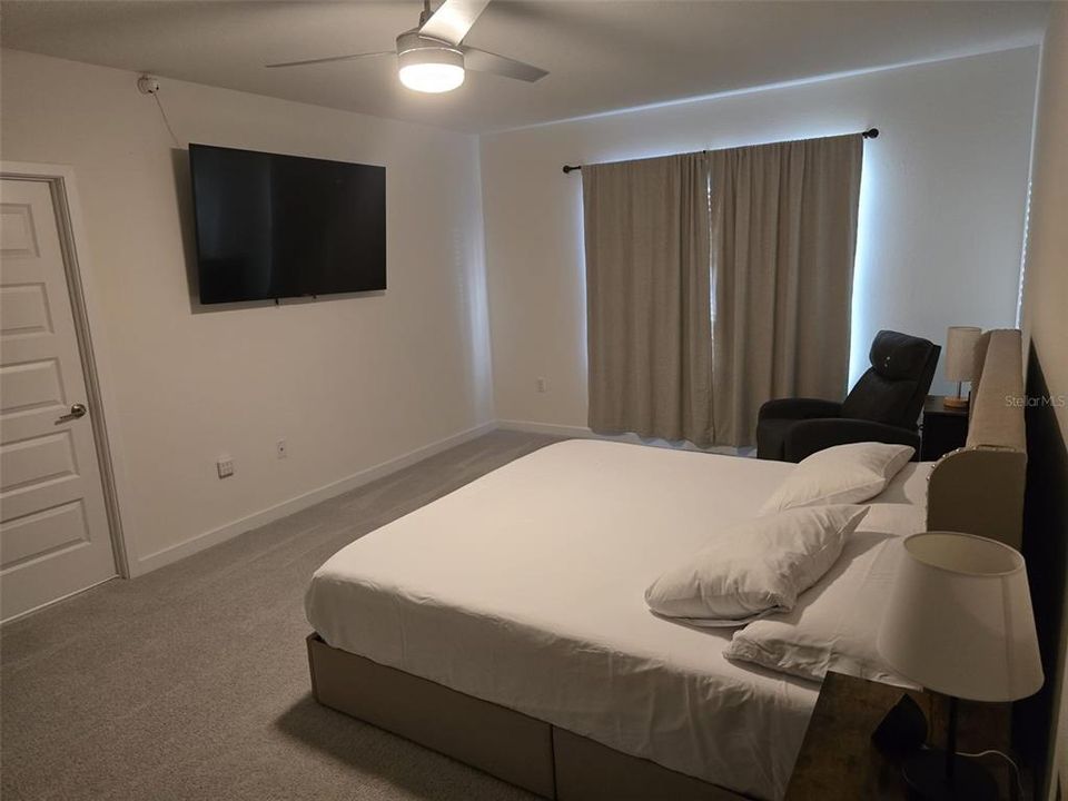 For Rent: $3,500 (5 beds, 3 baths, 2200 Square Feet)