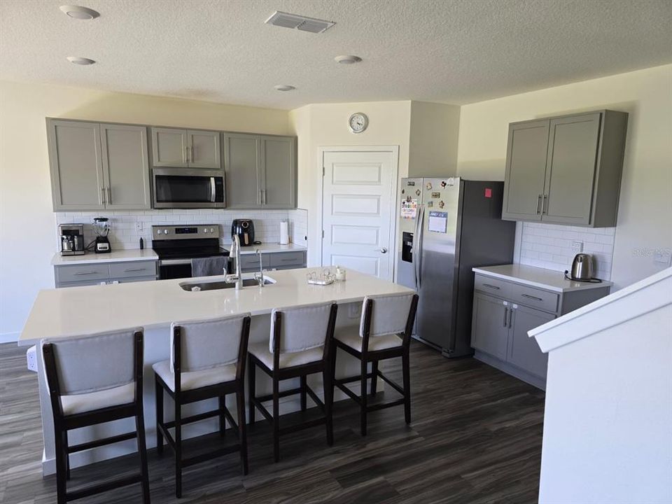 For Rent: $3,500 (5 beds, 3 baths, 2200 Square Feet)