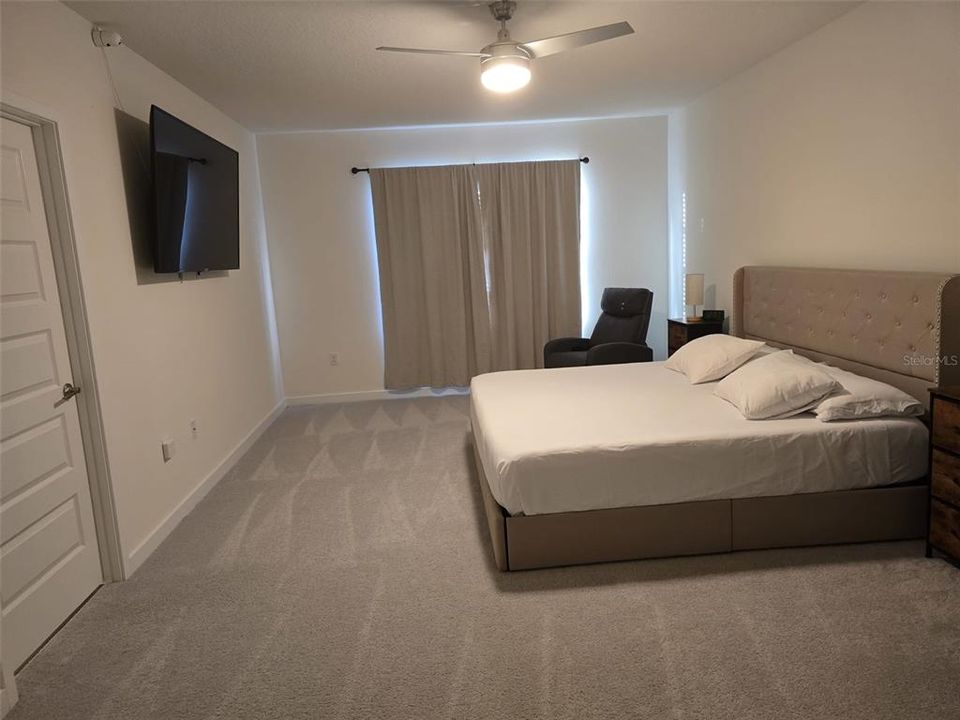 For Rent: $3,500 (5 beds, 3 baths, 2200 Square Feet)