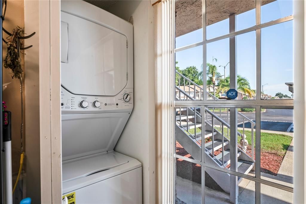 待售: $168,000 (2 贝兹, 2 浴室, 835 平方英尺)