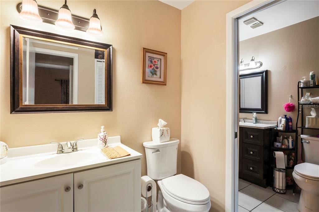 待售: $168,000 (2 贝兹, 2 浴室, 835 平方英尺)