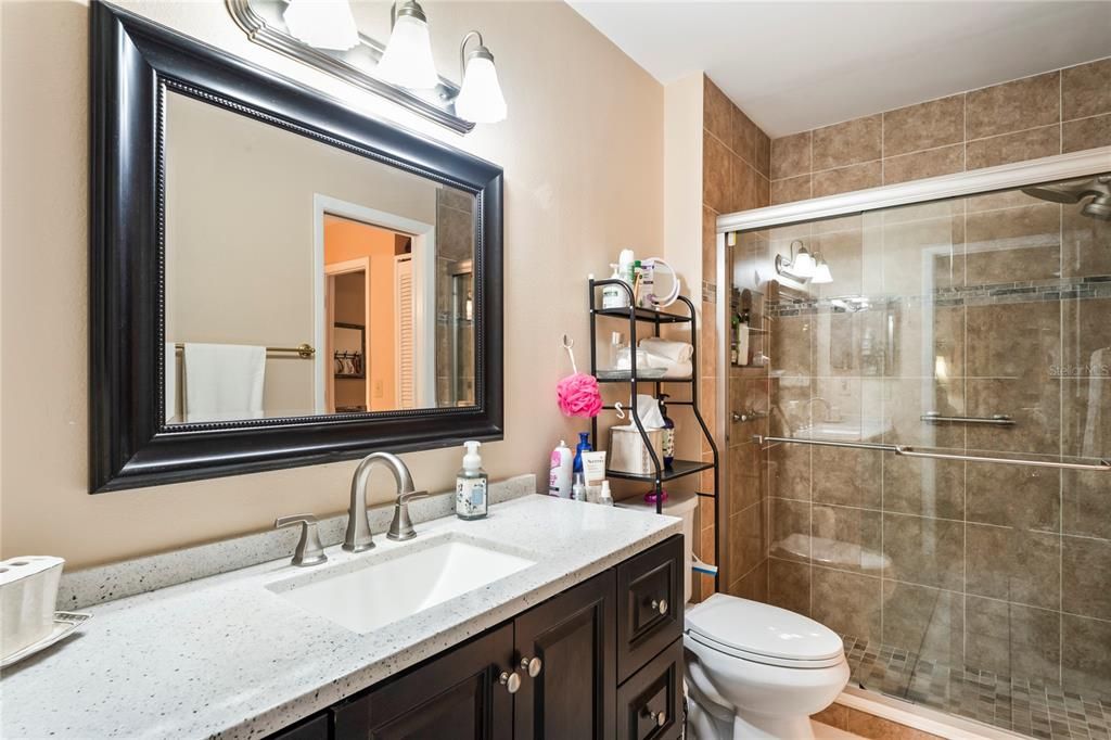 待售: $168,000 (2 贝兹, 2 浴室, 835 平方英尺)