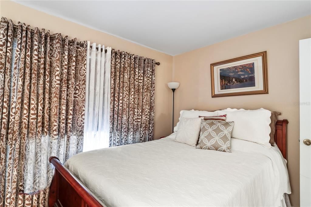 待售: $168,000 (2 贝兹, 2 浴室, 835 平方英尺)