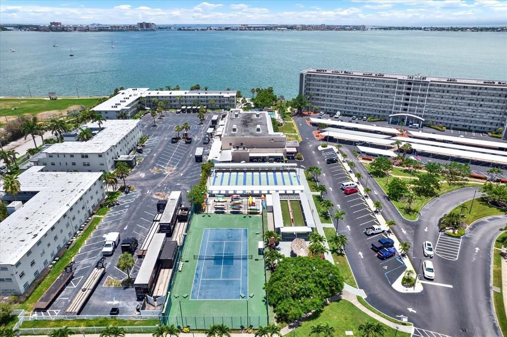 Под контрактом: $165,000 (1 спален, 1 ванн, 815 Квадратных фут)