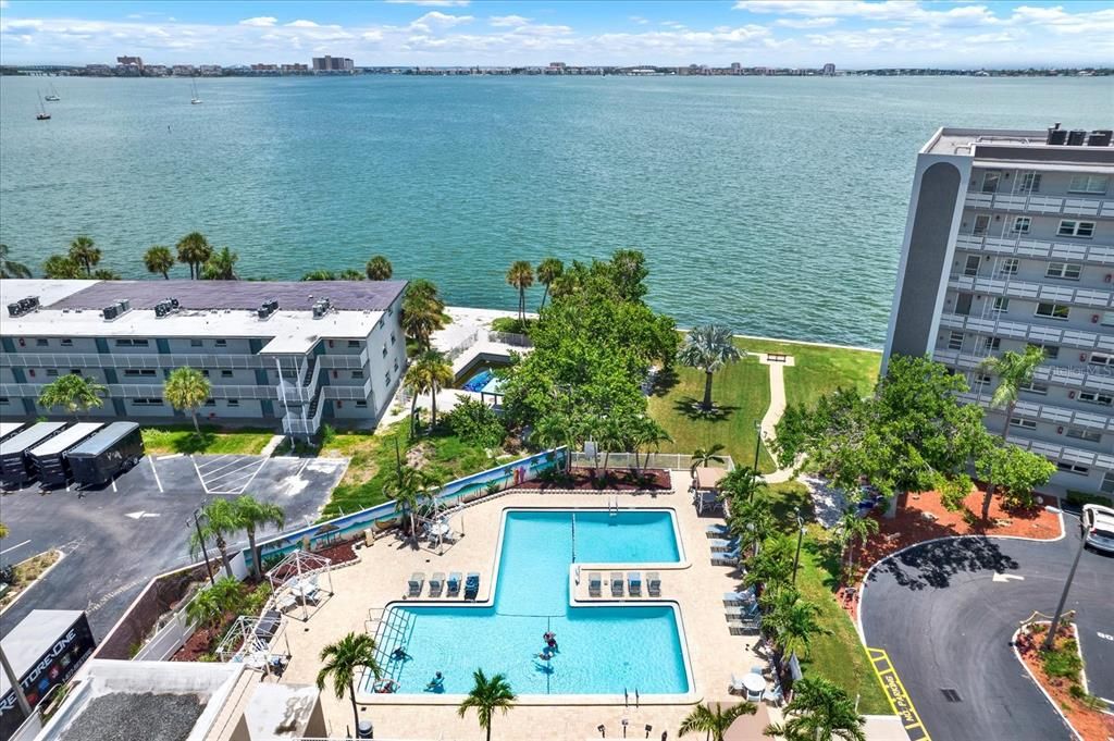 Под контрактом: $165,000 (1 спален, 1 ванн, 815 Квадратных фут)