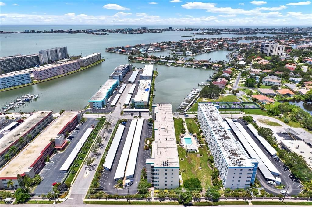 Под контрактом: $165,000 (1 спален, 1 ванн, 815 Квадратных фут)