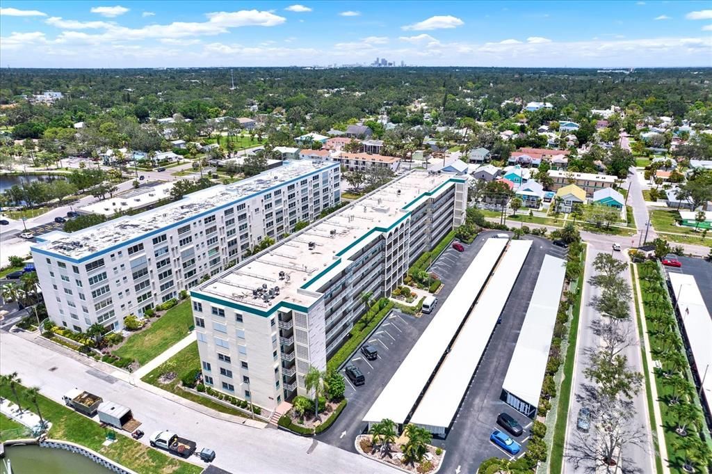 Под контрактом: $165,000 (1 спален, 1 ванн, 815 Квадратных фут)