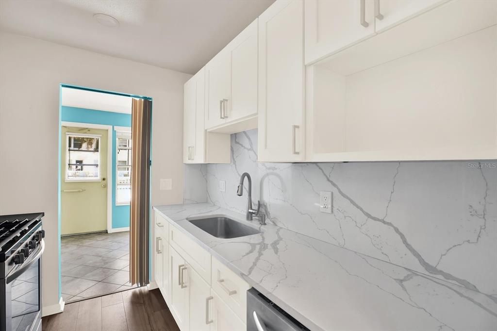 Под контрактом: $165,000 (1 спален, 1 ванн, 815 Квадратных фут)