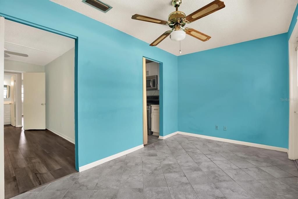 Под контрактом: $165,000 (1 спален, 1 ванн, 815 Квадратных фут)