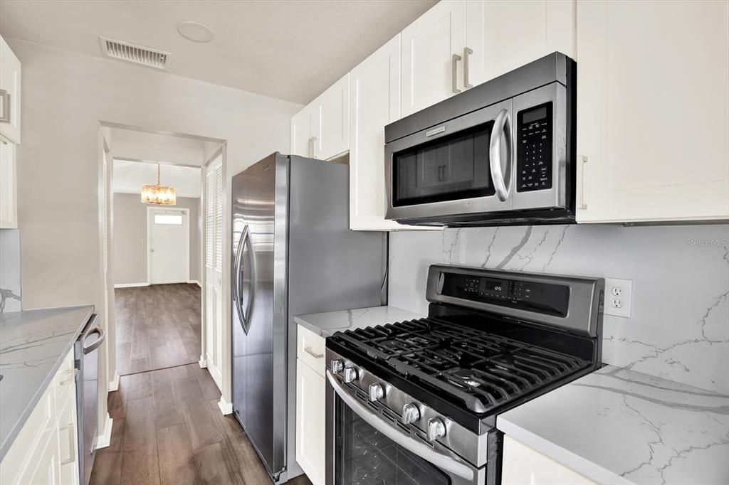 Под контрактом: $165,000 (1 спален, 1 ванн, 815 Квадратных фут)