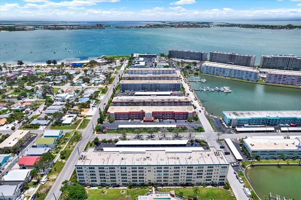 Под контрактом: $165,000 (1 спален, 1 ванн, 815 Квадратных фут)