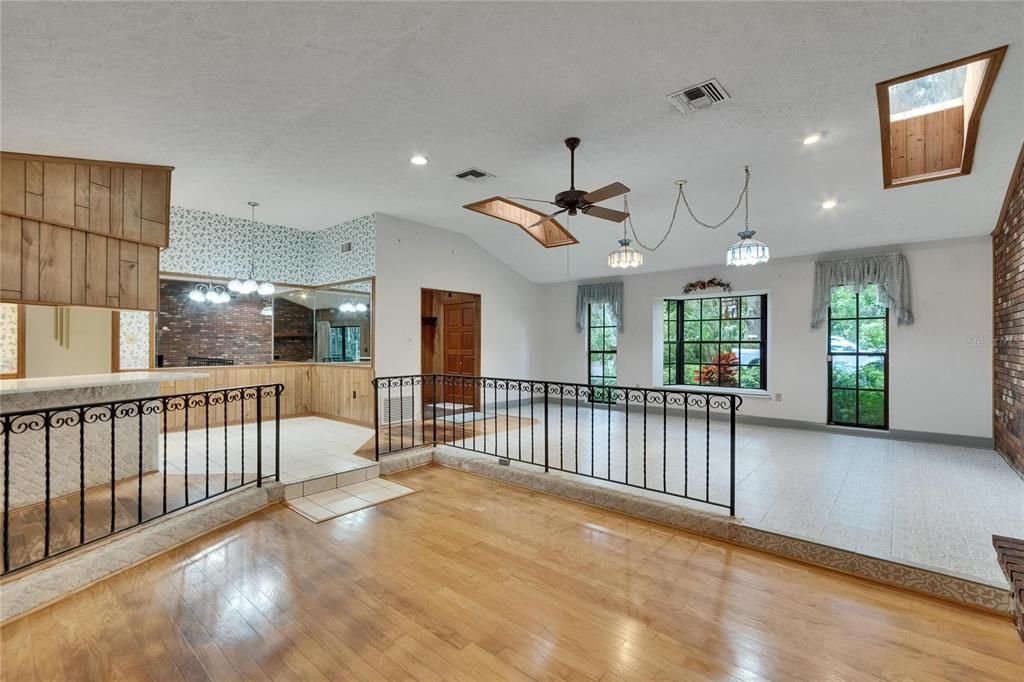 На продажу: $685,000 (3 спален, 2 ванн, 1856 Квадратных фут)