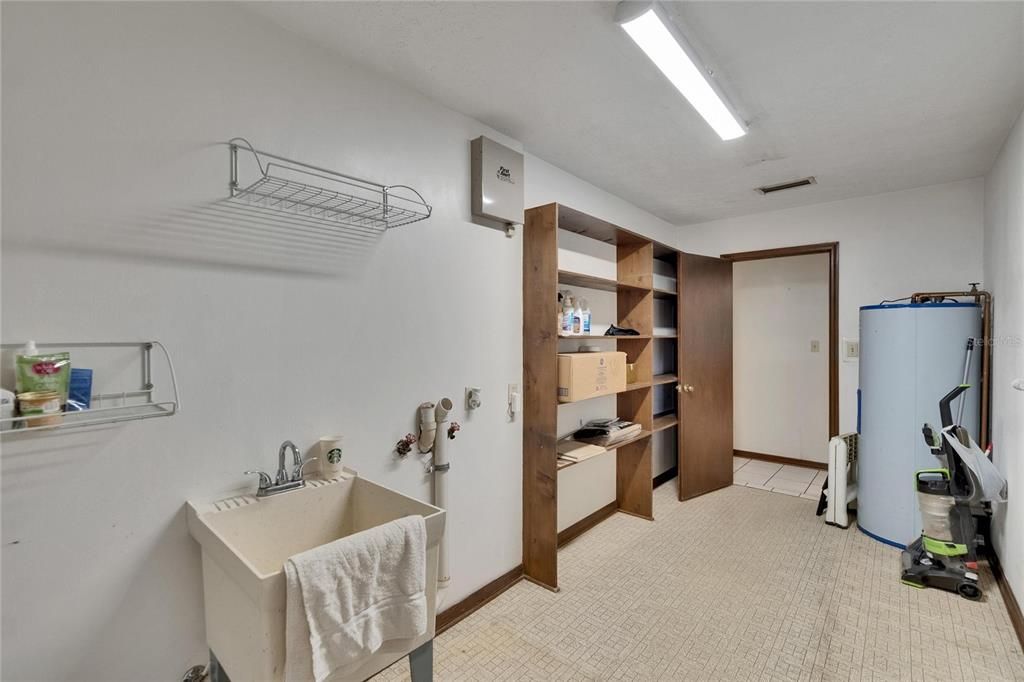 На продажу: $685,000 (3 спален, 2 ванн, 1856 Квадратных фут)