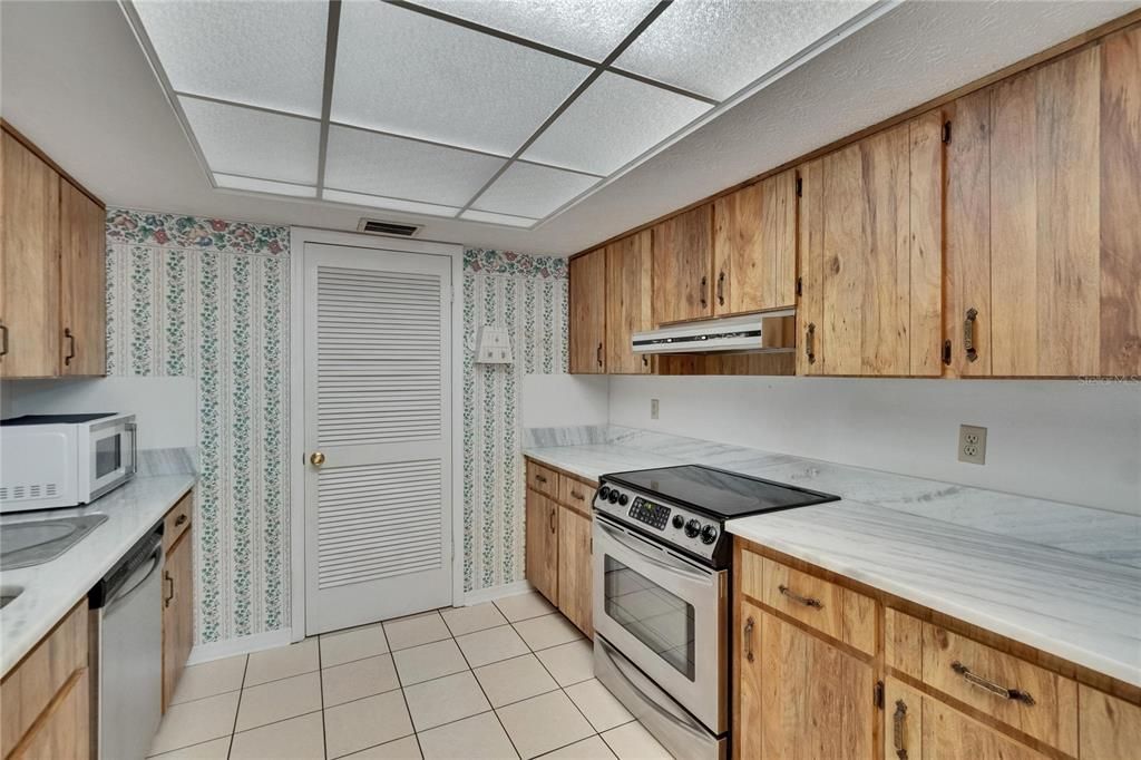 На продажу: $685,000 (3 спален, 2 ванн, 1856 Квадратных фут)