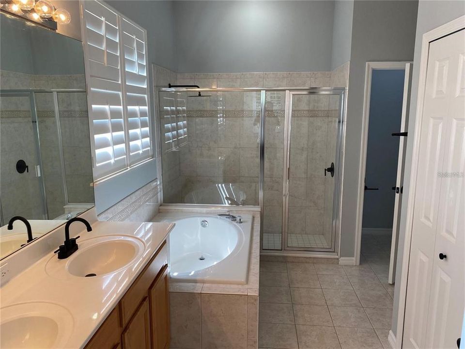 出租: $3,800 (4 贝兹, 3 浴室, 2222 平方英尺)