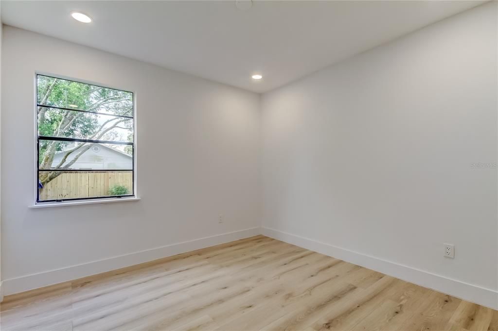 Active With Contract: $385,000 (3 beds, 2 baths, 1476 Square Feet)