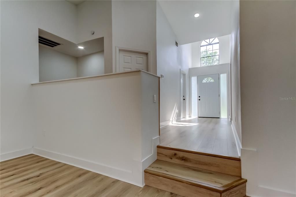 Active With Contract: $385,000 (3 beds, 2 baths, 1476 Square Feet)