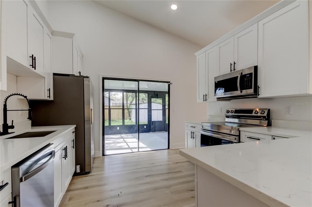 Active With Contract: $385,000 (3 beds, 2 baths, 1476 Square Feet)