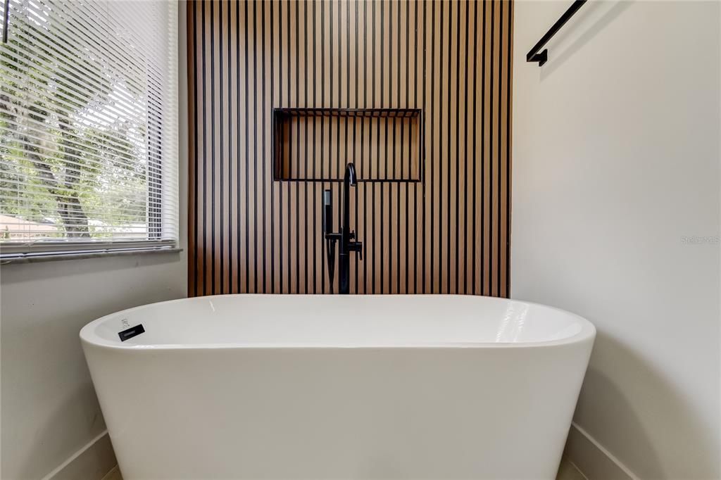 Active With Contract: $385,000 (3 beds, 2 baths, 1476 Square Feet)