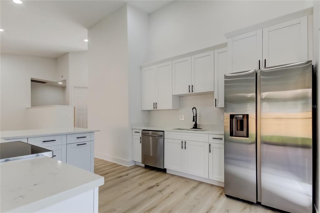 Active With Contract: $385,000 (3 beds, 2 baths, 1476 Square Feet)