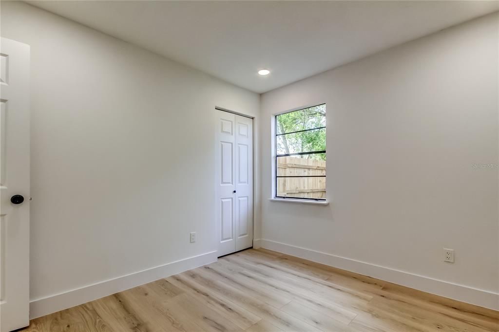 Active With Contract: $385,000 (3 beds, 2 baths, 1476 Square Feet)