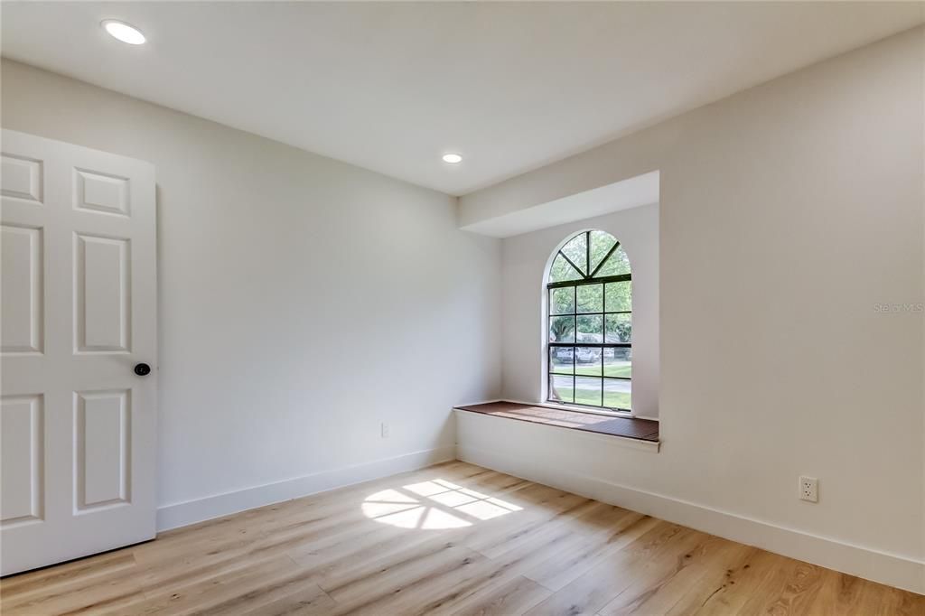 Active With Contract: $385,000 (3 beds, 2 baths, 1476 Square Feet)