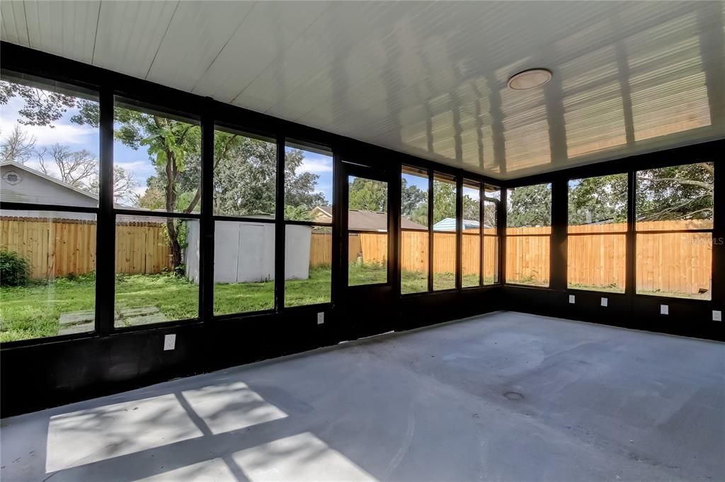 Active With Contract: $385,000 (3 beds, 2 baths, 1476 Square Feet)