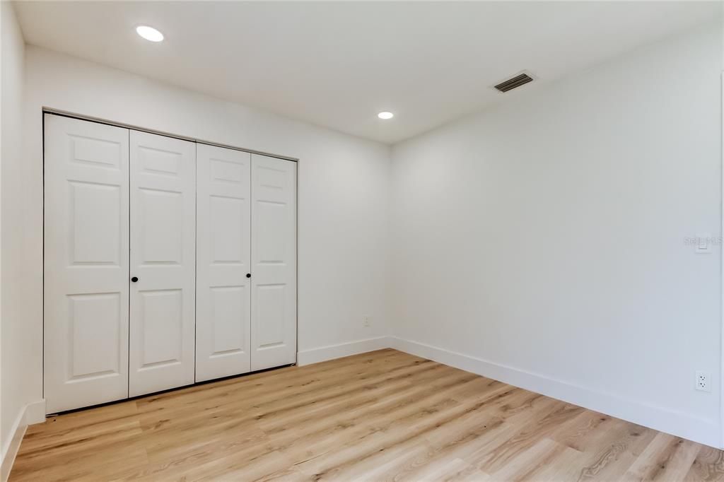 Active With Contract: $385,000 (3 beds, 2 baths, 1476 Square Feet)