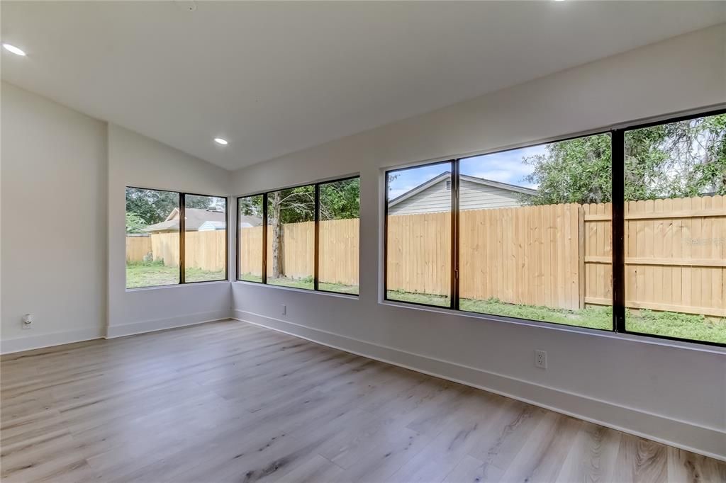 Active With Contract: $385,000 (3 beds, 2 baths, 1476 Square Feet)