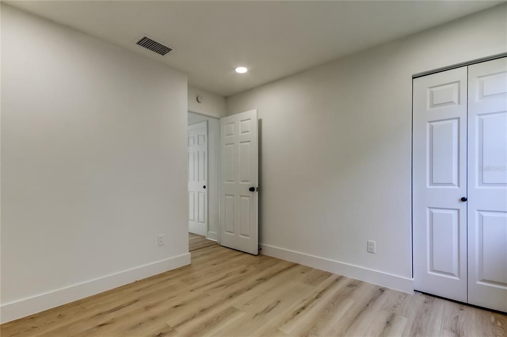 Active With Contract: $385,000 (3 beds, 2 baths, 1476 Square Feet)