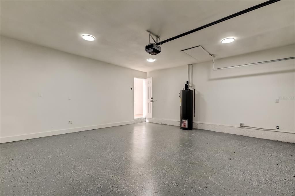 Active With Contract: $385,000 (3 beds, 2 baths, 1476 Square Feet)