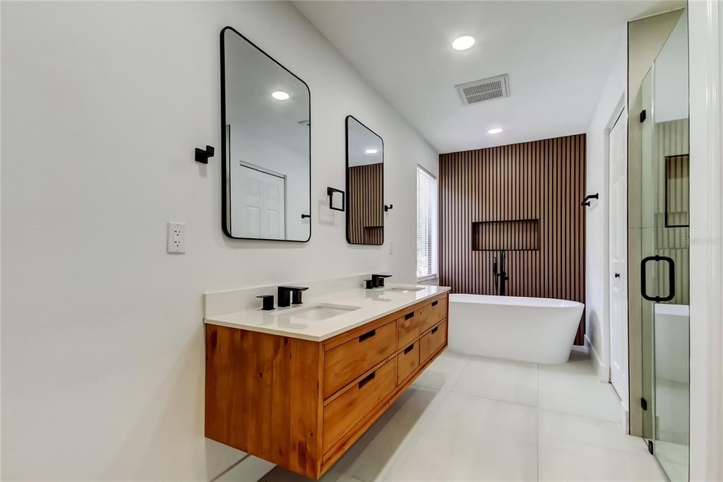 Active With Contract: $385,000 (3 beds, 2 baths, 1476 Square Feet)