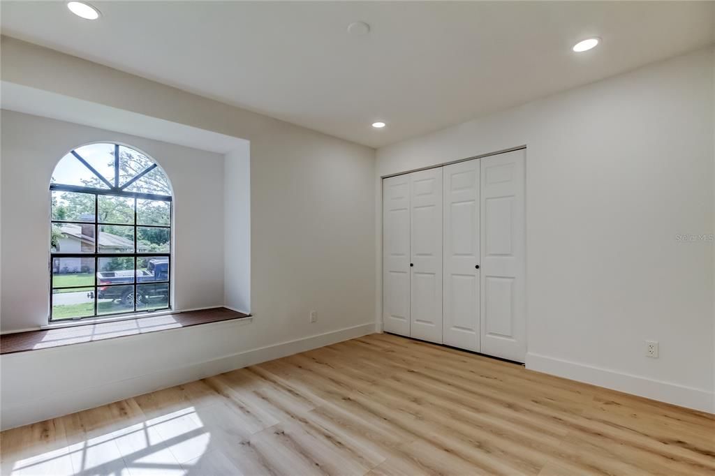 Active With Contract: $385,000 (3 beds, 2 baths, 1476 Square Feet)