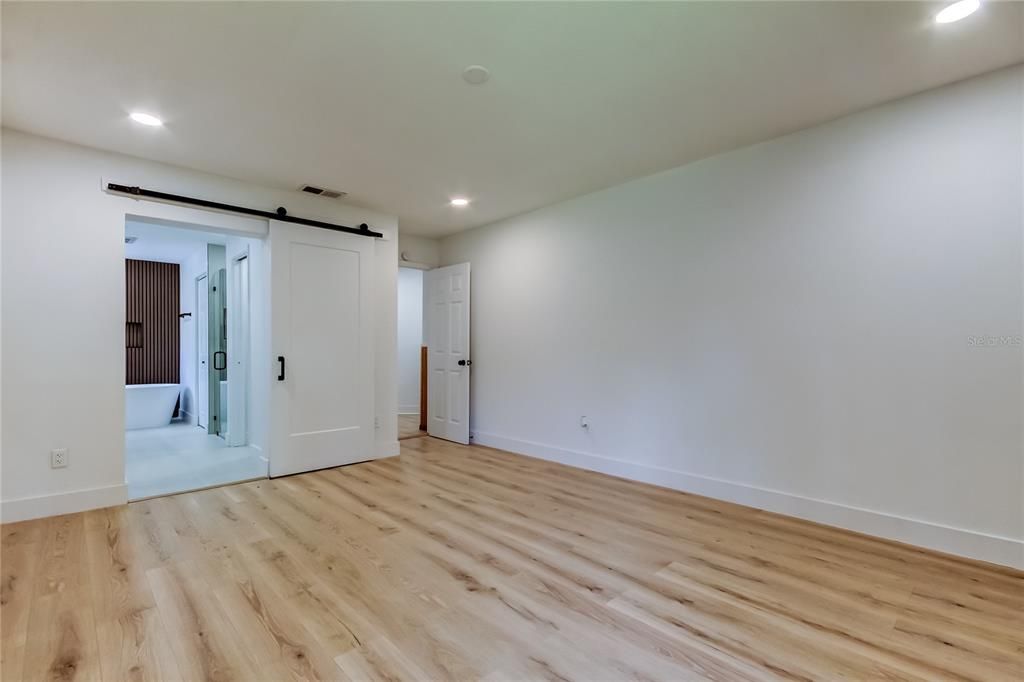 Active With Contract: $385,000 (3 beds, 2 baths, 1476 Square Feet)