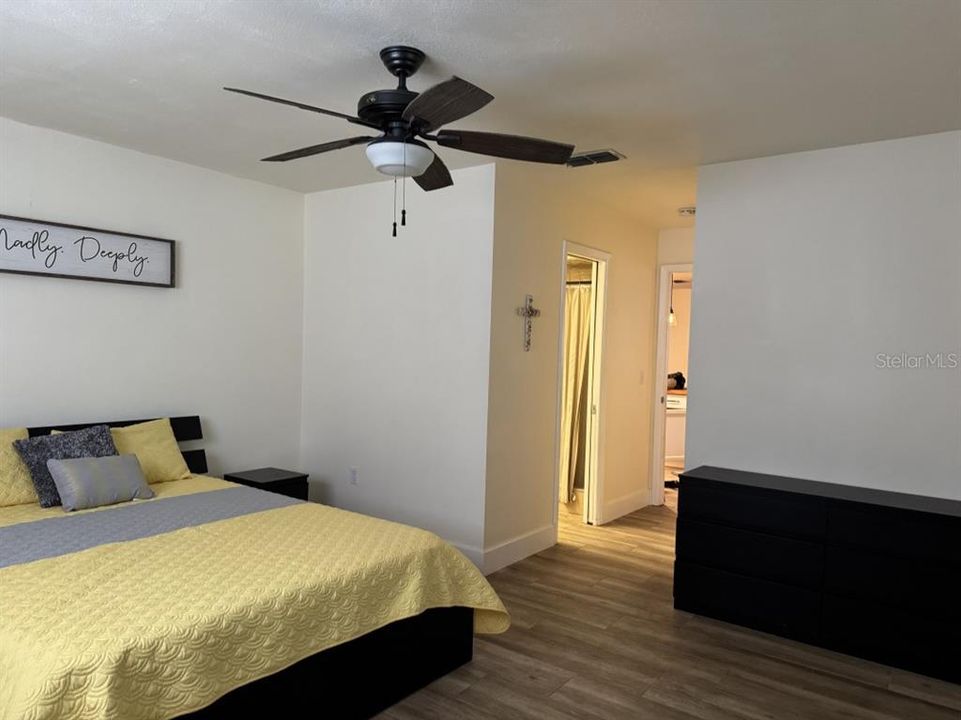 Active With Contract: $344,900 (2 beds, 2 baths, 1474 Square Feet)