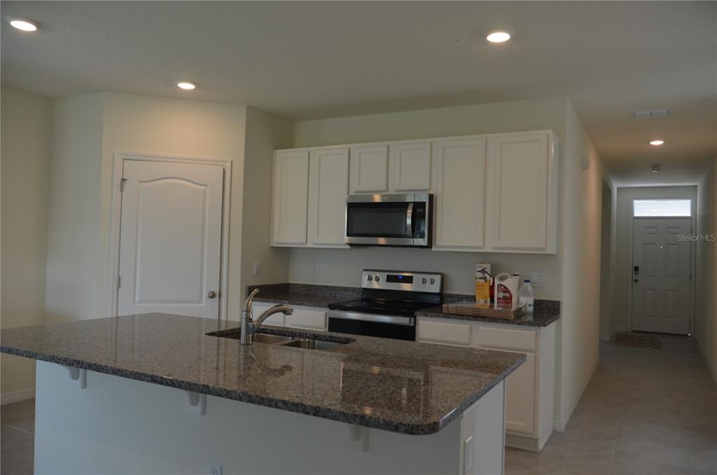 出租: $2,200 (4 贝兹, 2 浴室, 1617 平方英尺)