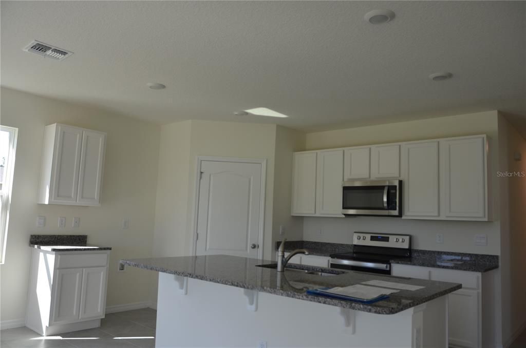 出租: $2,200 (4 贝兹, 2 浴室, 1617 平方英尺)