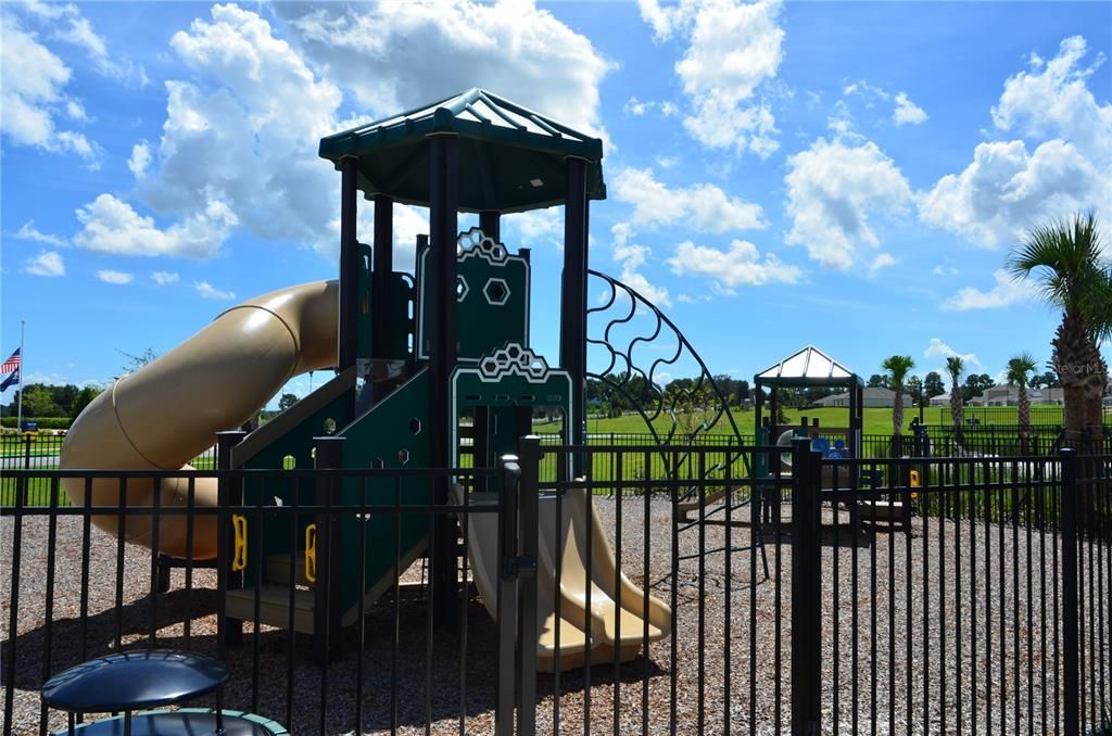 出租: $2,200 (4 贝兹, 2 浴室, 1617 平方英尺)