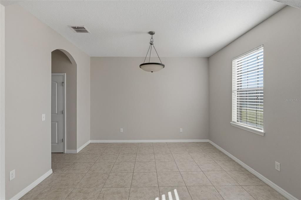 En Venta: $424,900 (5 camas, 3 baños, 2850 Pies cuadrados)