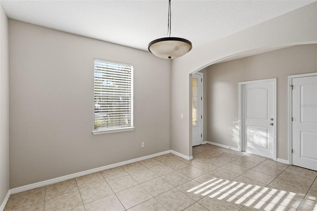 En Venta: $424,900 (5 camas, 3 baños, 2850 Pies cuadrados)