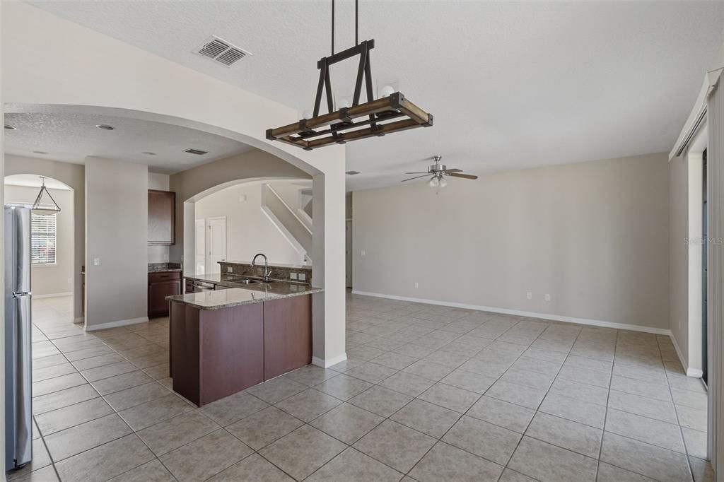 En Venta: $424,900 (5 camas, 3 baños, 2850 Pies cuadrados)